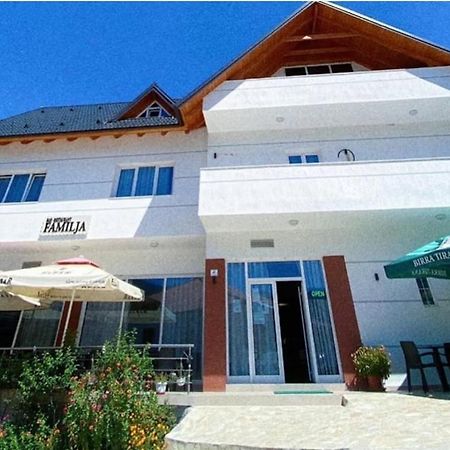 Bar-Restaurant-Hotel-Familja Klos 외부 사진