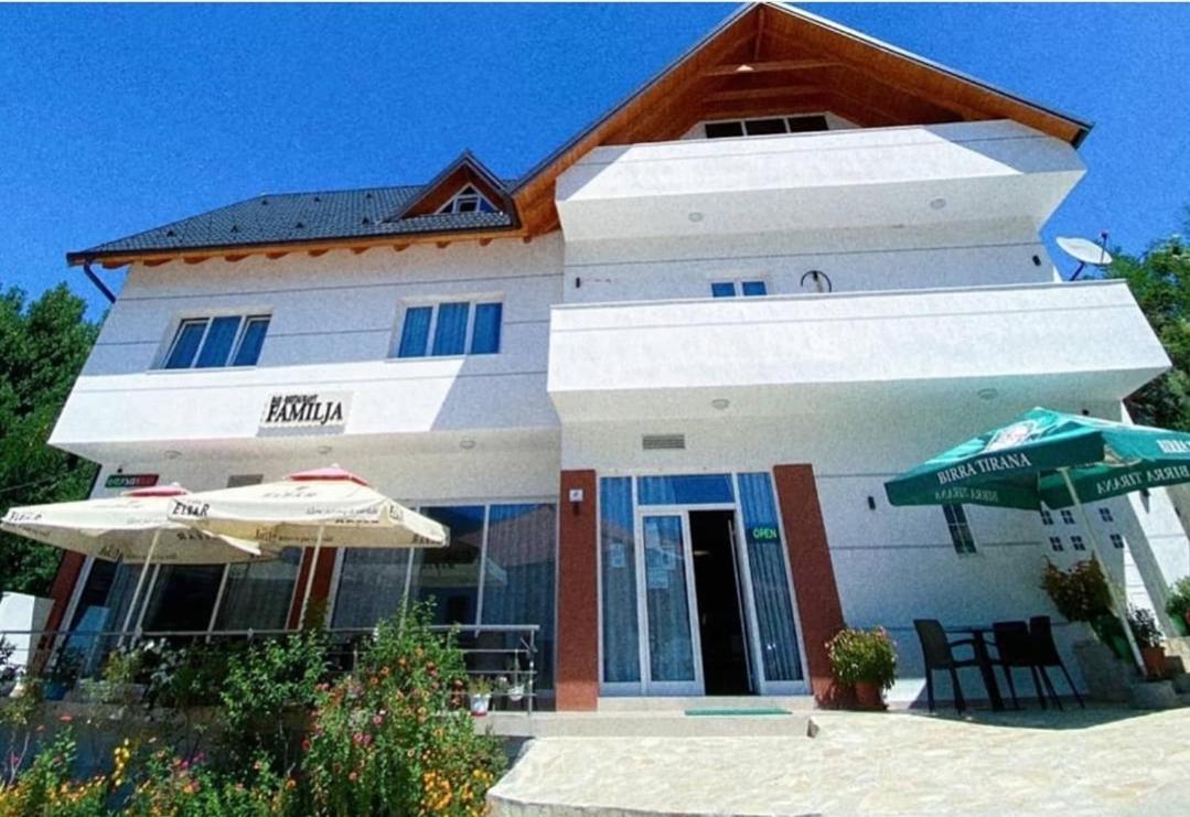 Bar-Restaurant-Hotel-Familja Klos 외부 사진